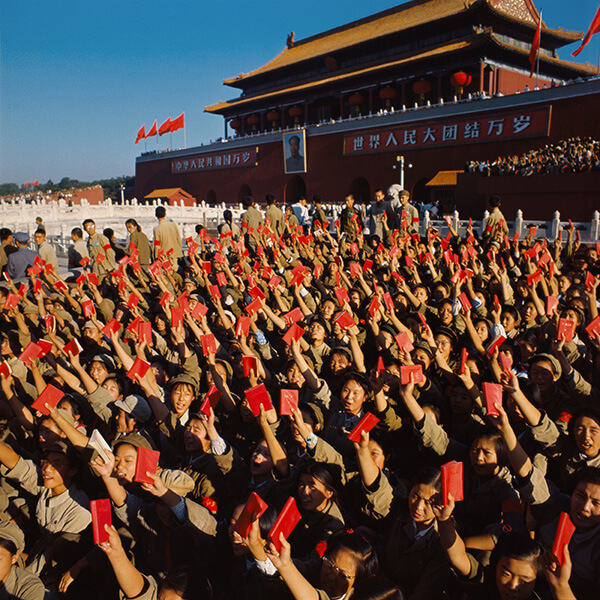 214-red-guards-wave-little-red-book-at-tiananmen.jpg