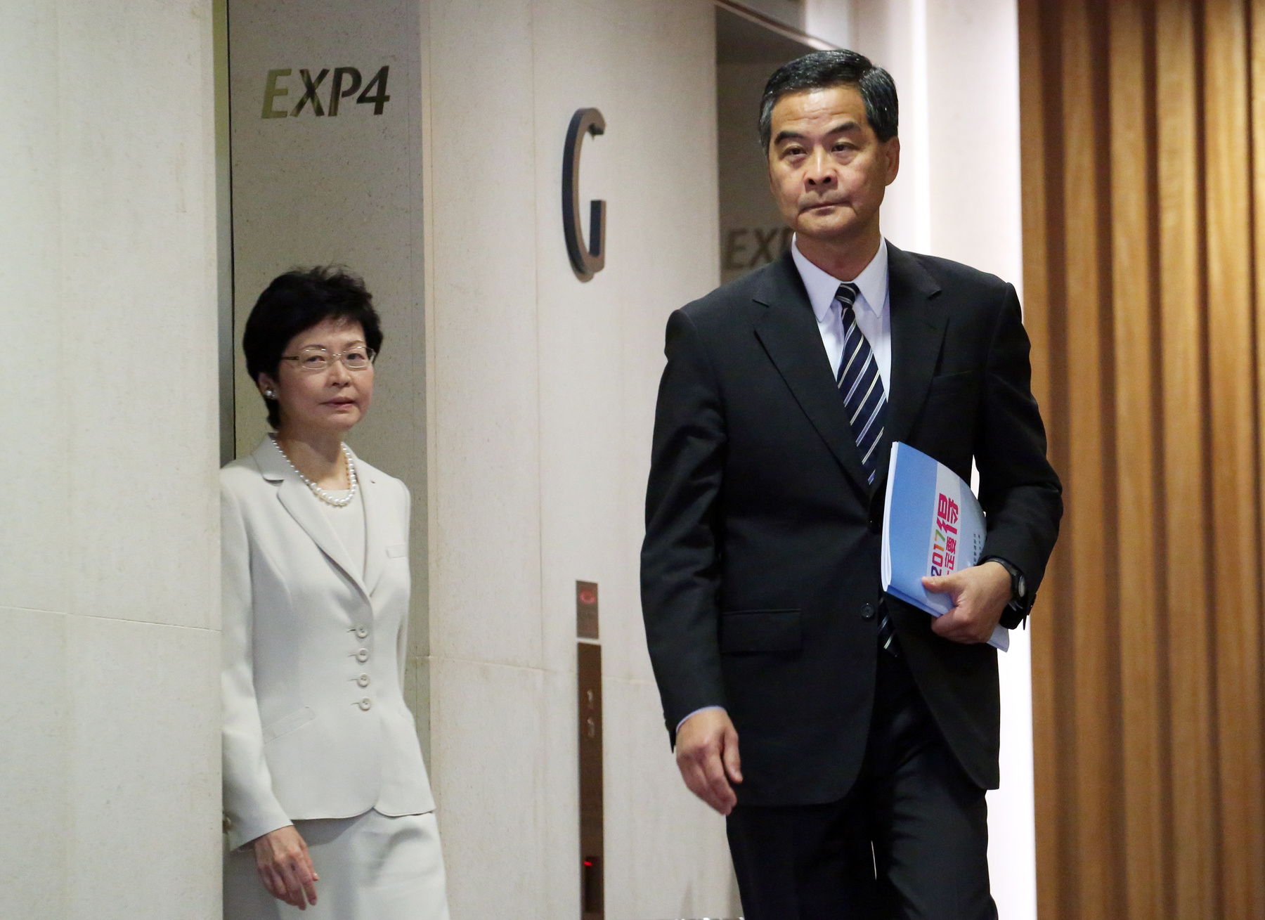 Chief Secretary Carrie Lam Cheng Yuet-ngor (left) with Chief Executive Leung Chun-ying meet the press in April 2015 as they unveil the government’s reform proposal.